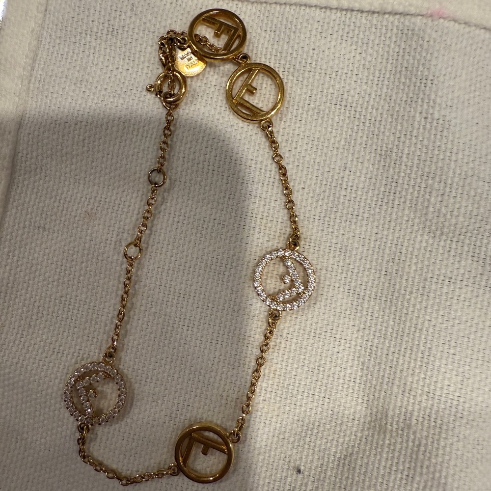 Elegant Gold Chain Bracelet